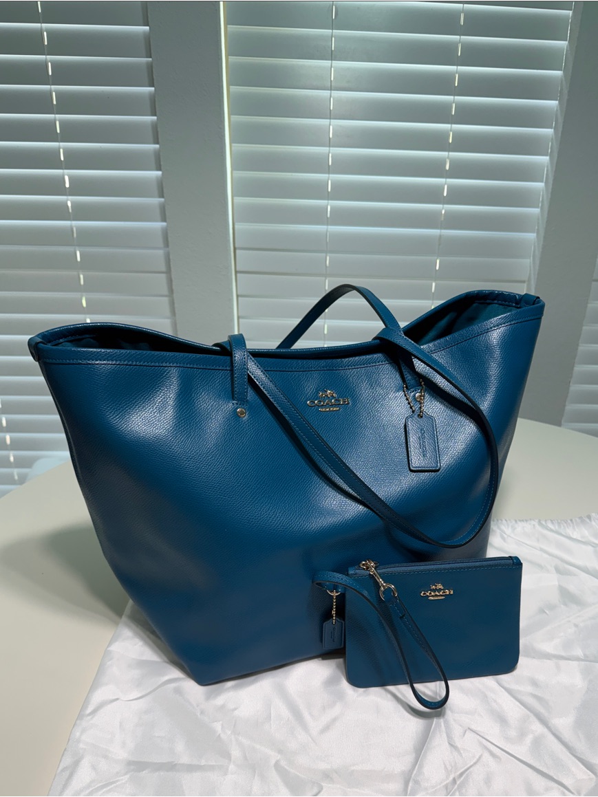 Coach Teal Blue Pebbled Leather Tote With Wristlet